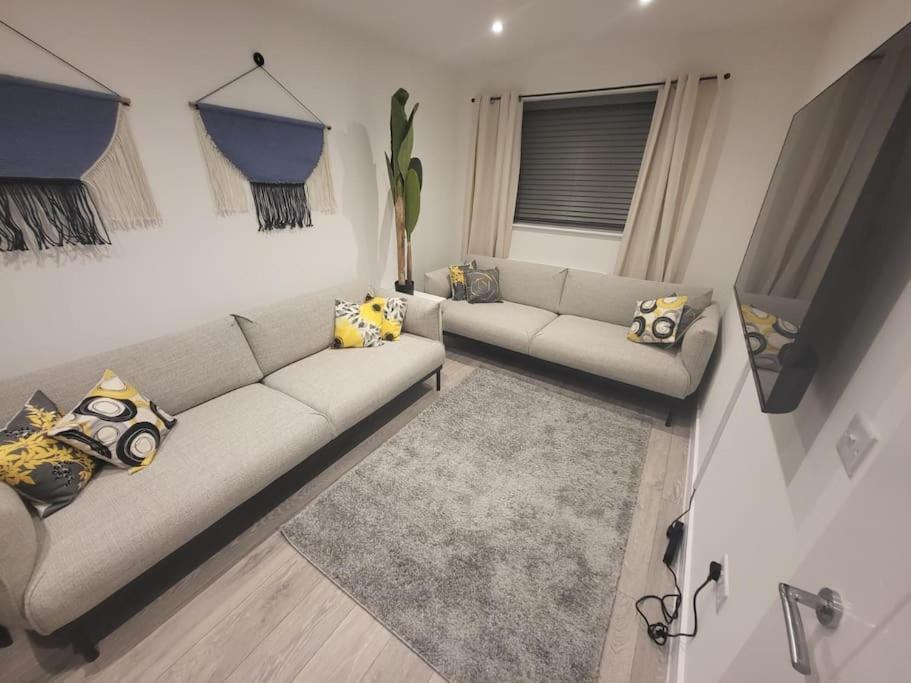New 4 Bedrm House! Parking. 10Min To City / Etihad Manchester Exterior photo